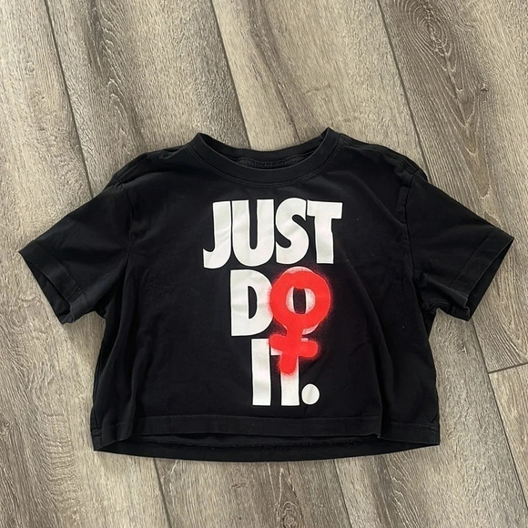 Nike Short Sleeve Women 2020 New NSW REBEL CROP size small - Picture 2 of 3